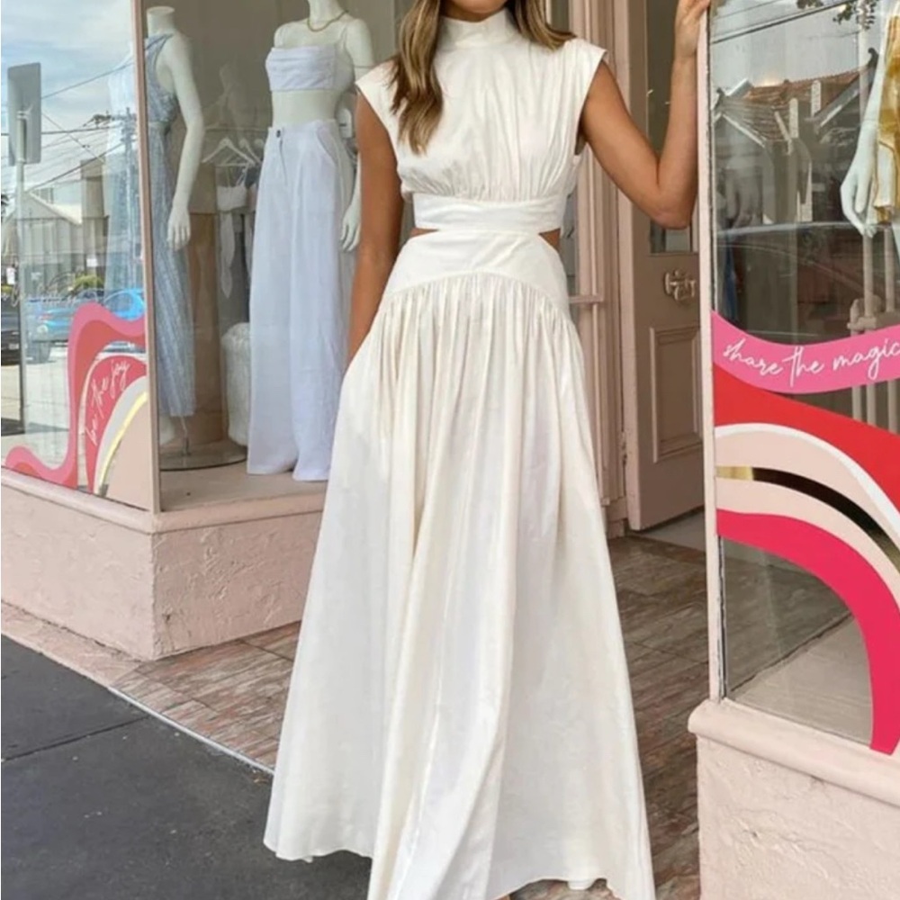 Commense White Sleeveless Maxi Dress